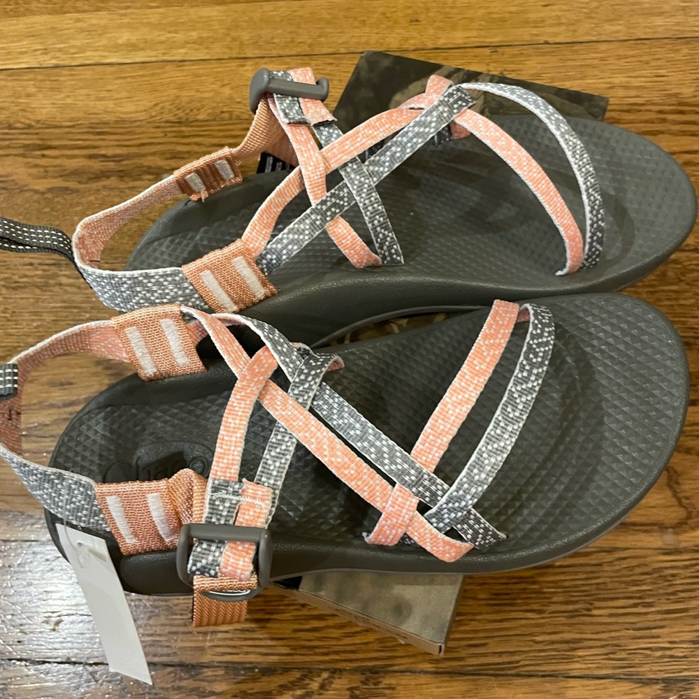 Chacos women’s 7 (kids 5)